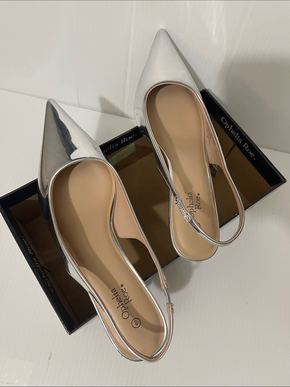 Silver Slingback Pointed-Toe Pumps for Women. - Picture 3 of 6
